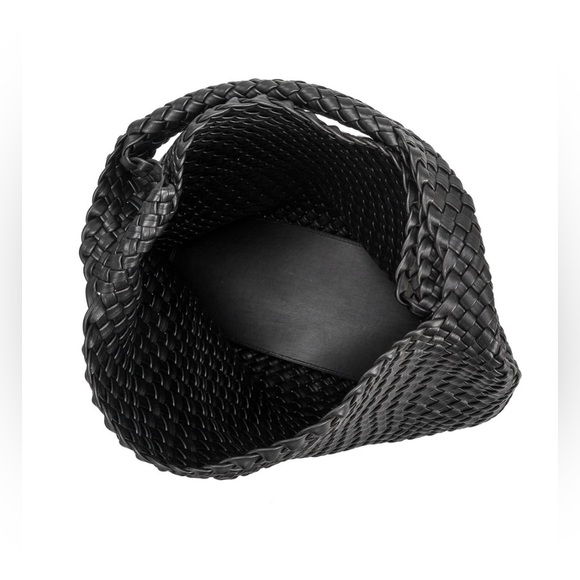 Mealie Bianca Johanna Shoulder Bag. Black. - Picture 12 of 15